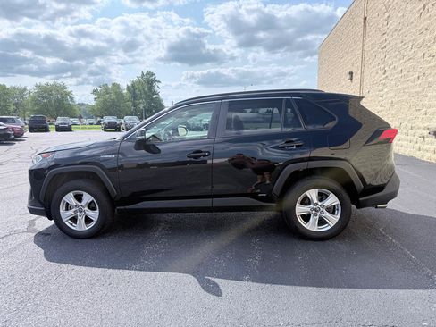 Used 2020 Toyota RAV4 XLE w/ Convenience Package AWD/4WD image 2