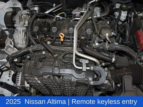 Used 2025 Nissan Altima 2.5 SV FWD image 7
