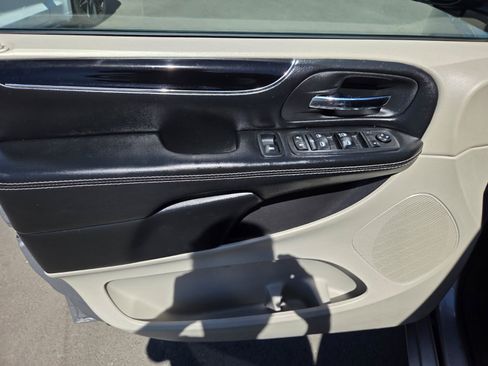 Used 2019 Dodge Grand Caravan SXT FWD image 7