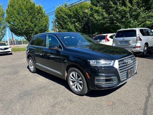 Used 2019 Audi Q7 3.0T Premium w/ Cold Weather Package AWD/4WD image 2