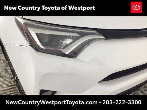 Used 2018 Toyota RAV4 SE image 23