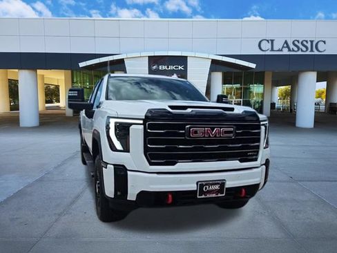 Used 2025 GMC Sierra 2500 AT4 AWD/4WD image 2