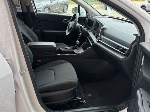 Used 2025 Kia Sportage LX FWD image 13