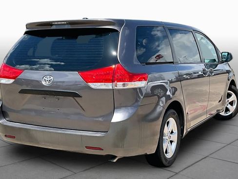 Used 2013 Toyota Sienna L FWD image 12