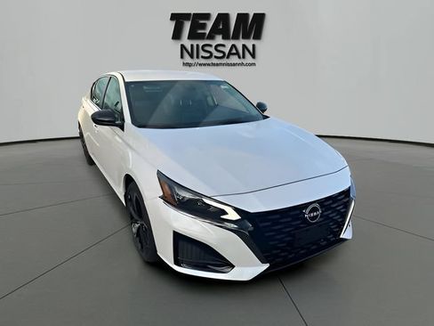 Certified 2025 Nissan Altima 2.5 SR AWD/4WD image 28