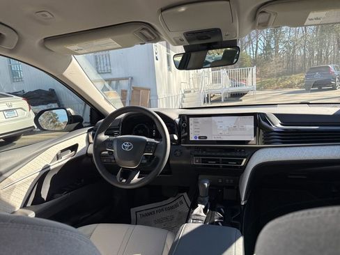 Used 2025 Toyota Camry XLE image 14