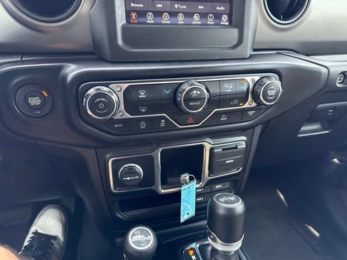 Used 2022 Jeep Wrangler Unlimited Sport AWD/4WD image 17