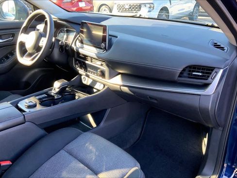 Used 2024 Nissan Rogue SV image 17