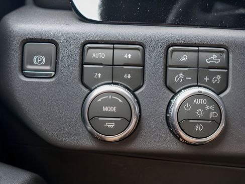 New 2026 GMC Sierra 1500 SLT AWD/4WD image 15