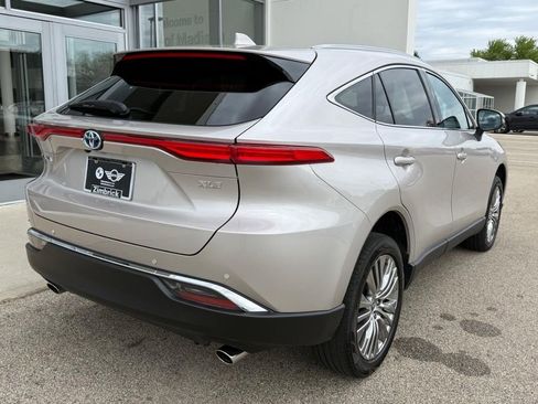 Used 2023 Toyota Venza XLE AWD/4WD image 3