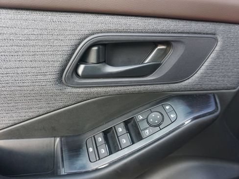 Used 2023 Nissan Rogue S AWD/4WD image 4