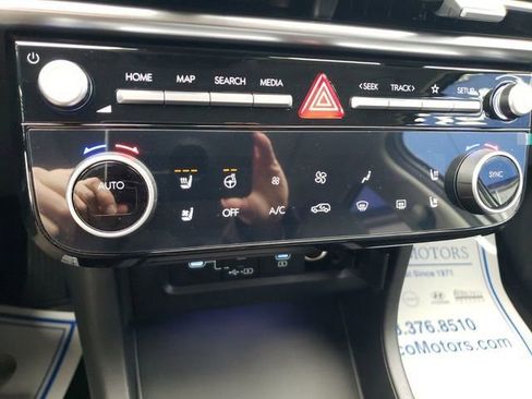 Used 2025 Hyundai Tucson Limited AWD/4WD image 22