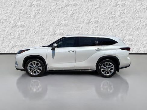 Used 2024 Toyota Highlander Limited FWD image 6