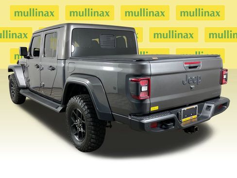 Used 2025 Jeep Gladiator Sport image 9