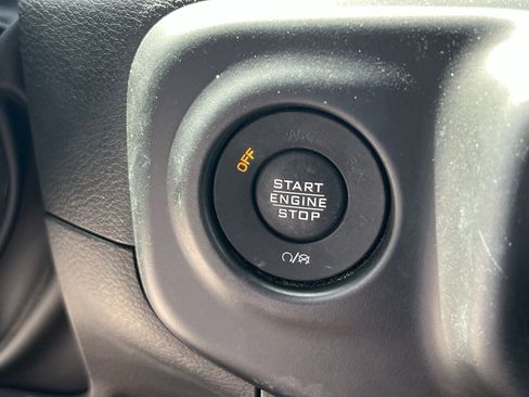 Used 2022 Jeep Wrangler Unlimited Sahara w/ Cold Weather Group AWD/4WD image 28