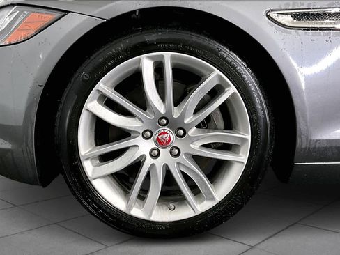 Used 2017 Jaguar XF Prestige image 10