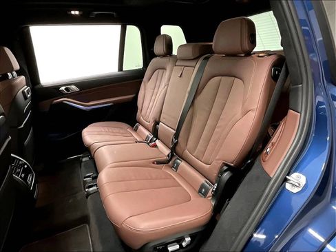 Used 2022 BMW X7 xDrive40i w/ M Sport Package AWD/4WD image 14