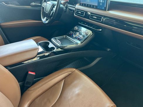 Certified 2022 Lincoln Nautilus Reserve w/ Luxury Package FWD image 15