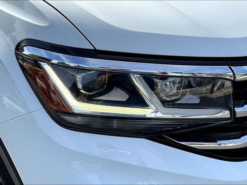 Used 2022 Volkswagen Atlas Cross Sport SE w/ Panoramic Sunroof Package image 30