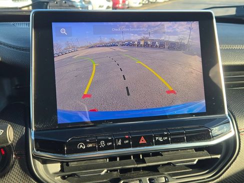 Used 2025 Jeep Compass Trailhawk AWD/4WD image 29