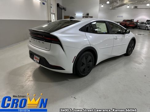 New 2026 Toyota Prius LE image 9