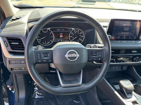 Used 2025 Nissan Rogue SV FWD image 30