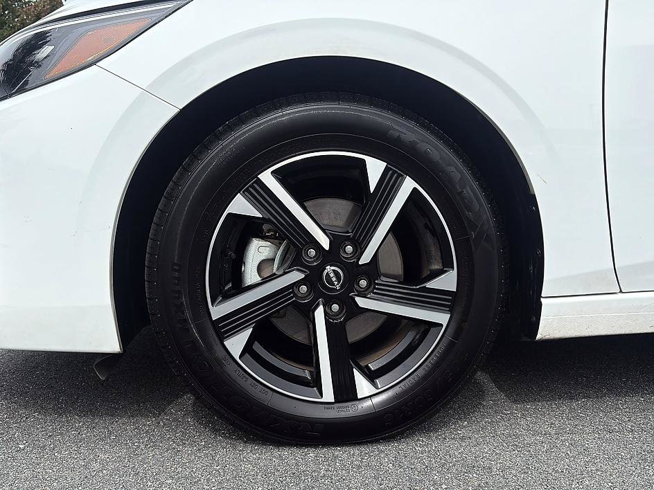 Certified 2025 Nissan Sentra SV FWD image 9