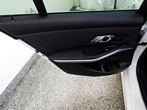 Used 2020 BMW 330i Sedan w/ Driving Assistance Package RWD image 9