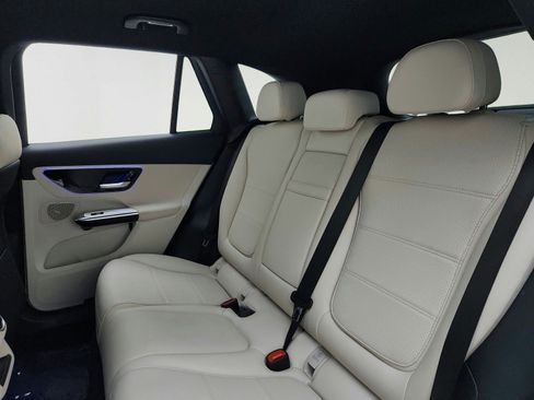 Used 2025 Mercedes-Benz GLC 350e 4MATIC image 23