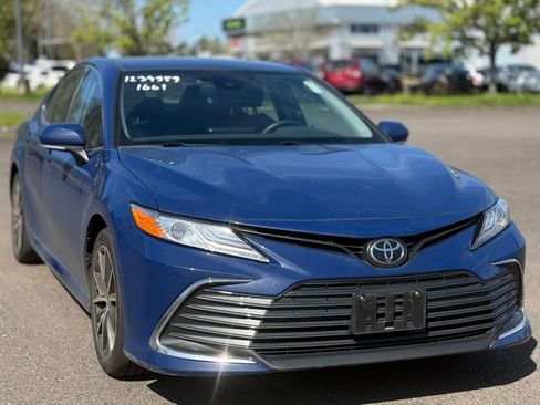 Used 2024 Toyota Camry XLE w/ Cold Weather Package image 7