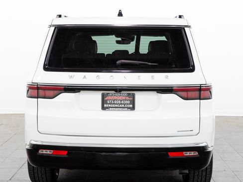 Used 2024 Jeep Wagoneer Series II w/ Flexible Seating Group RWD image 10