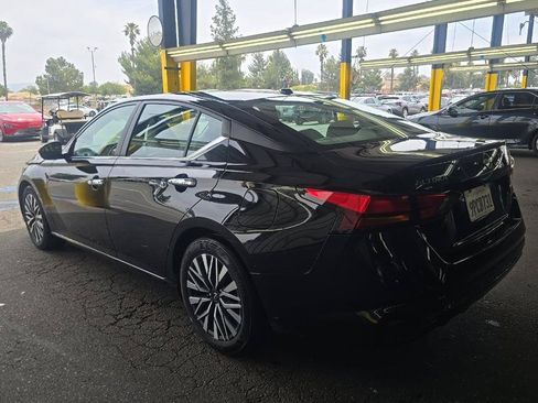Used 2025 Nissan Altima 2.5 SV FWD image 5