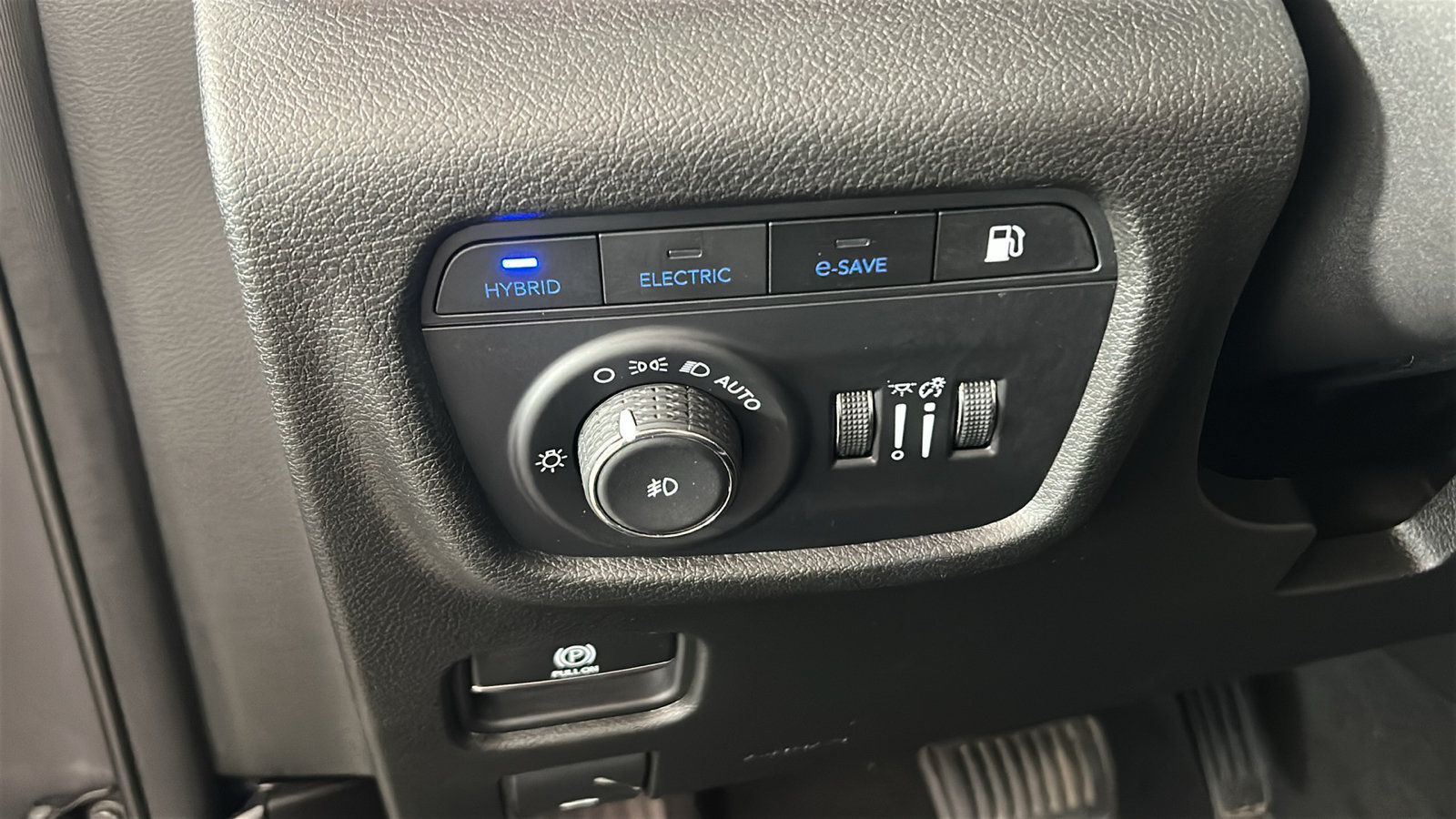 Used 2023 Jeep Grand Cherokee 4WD 4xe image 23
