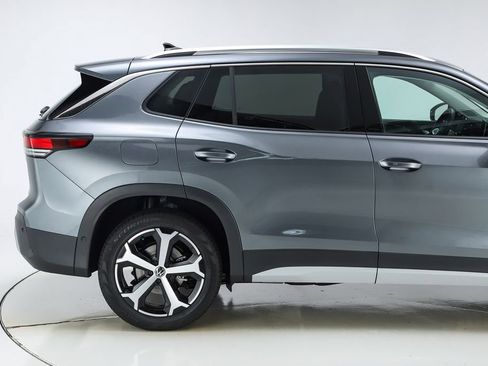 New 2025 Volkswagen Tiguan SE image 49