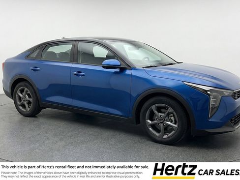 Used 2025 Kia K4 LXS image 1