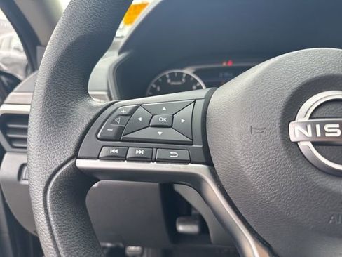 Used 2023 Nissan Altima 2.5 SV image 12