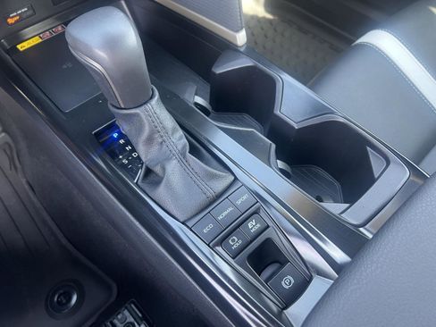 Used 2025 Toyota Camry SE FWD image 27