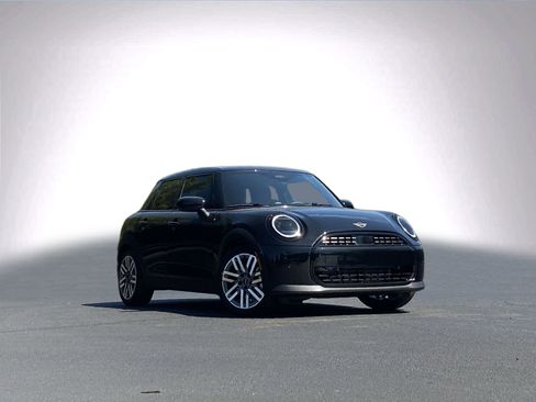 New 2026 MINI Cooper 4-Door Hardtop FWD image 2