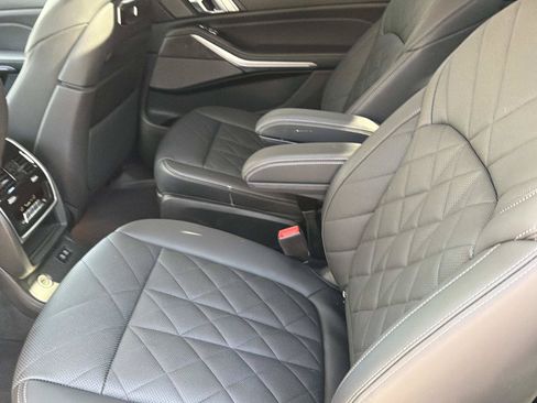 Used 2023 BMW X7 xDrive40i w/ Premium Package AWD/4WD image 12