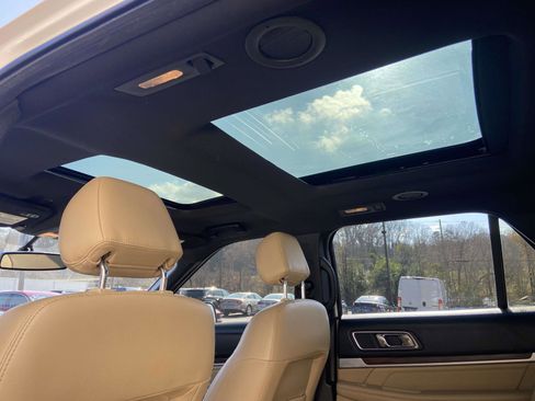 Used 2017 Ford Explorer Limited image 10