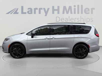 New 2026 Chrysler Pacifica Limited w/ S Appearance Package