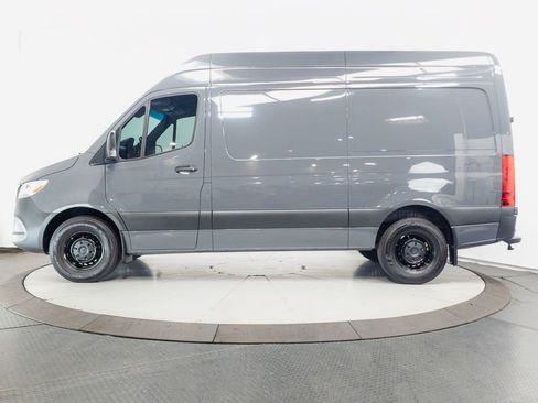 Used 2024 Mercedes-Benz Sprinter 2500 image 4