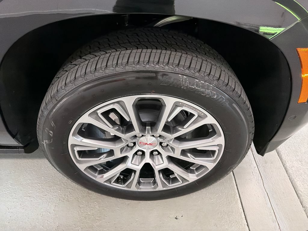New 2026 GMC Yukon XL Denali w/ Sun & Power Step Package RWD image 4