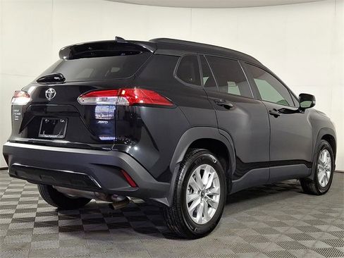 Used 2024 Toyota Corolla Cross LE image 9