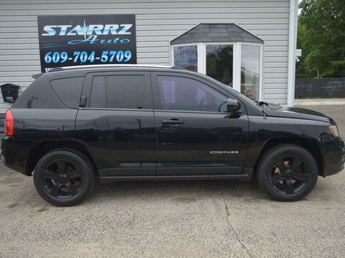 Used 2014 Jeep Compass Latitude FWD image 6