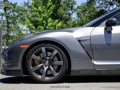 Used 2011 Nissan GT-R Premium AWD/4WD image 2