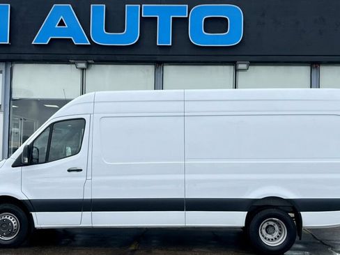 Used 2024 Mercedes-Benz Sprinter 3500 image 24