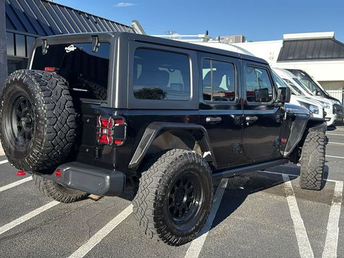 Used 2019 Jeep Wrangler Unlimited Rubicon AWD/4WD image 3