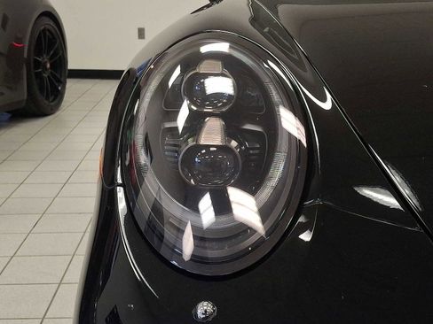 Used 2017 Porsche 911 Turbo image 8