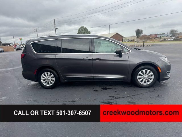 Used 2019 Chrysler Pacifica Touring-L FWD image 5